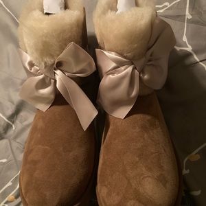 UGG Gita Bow Mini Boot Chestnut Size 11